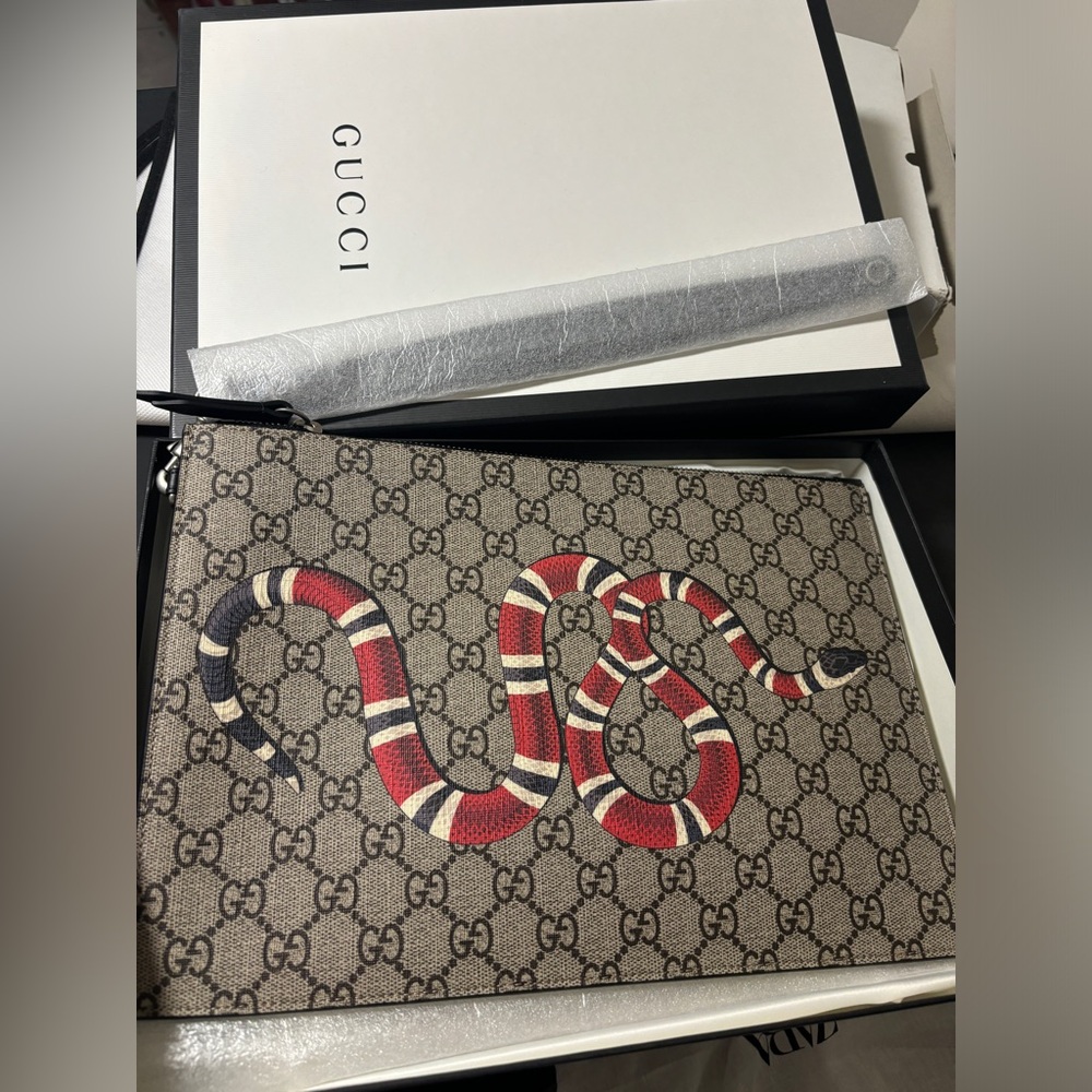 New authentic Gucci Kingsnake Print GG Bestiary Pouch